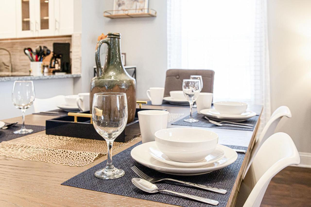 Luxe Living Near Downtown, King,smart Tv *
