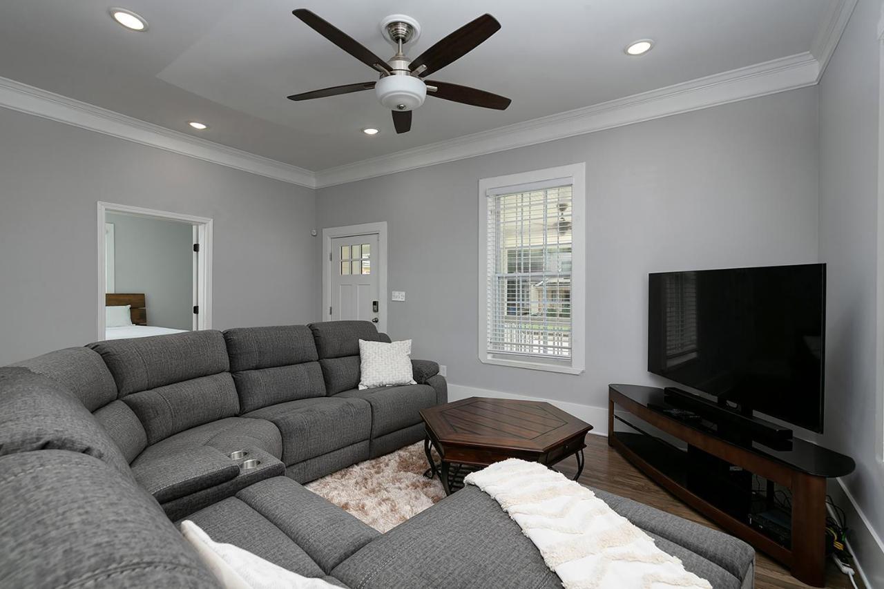 Holiday home Luxury Vacation By Downtown & Airport *