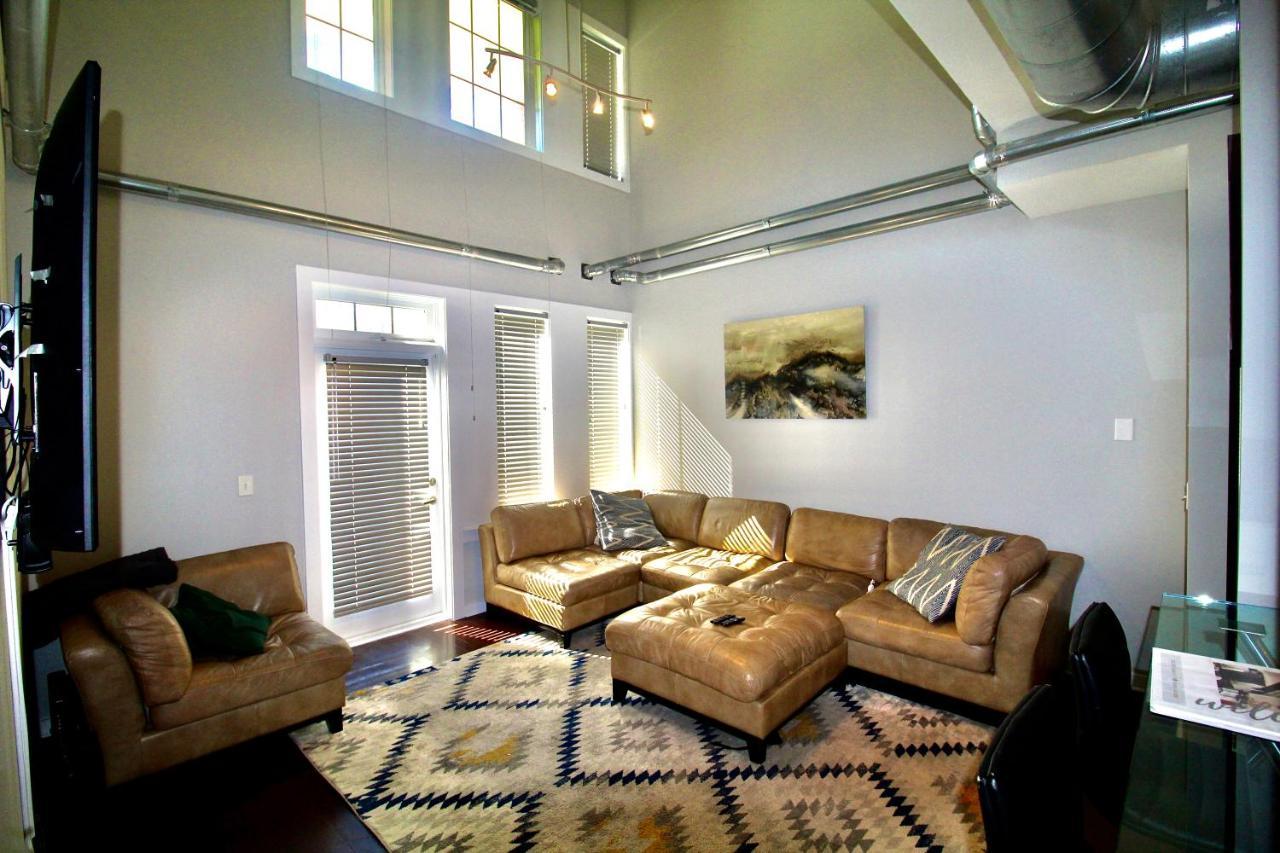Comfy Industrial Loft 10 Star Location Photo Studio Included