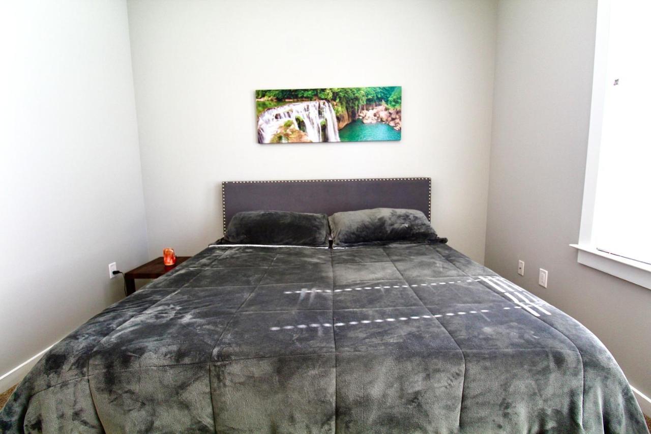 Comfy Industrial Loft 10 Star Location Photo Studio Included