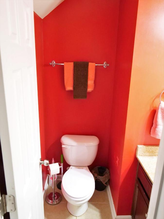 Holiday home 2000 Sq.feet-10 Mins From Airport *
