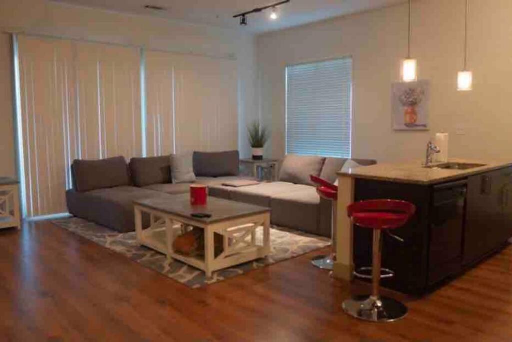 Apartment Amazing Away From