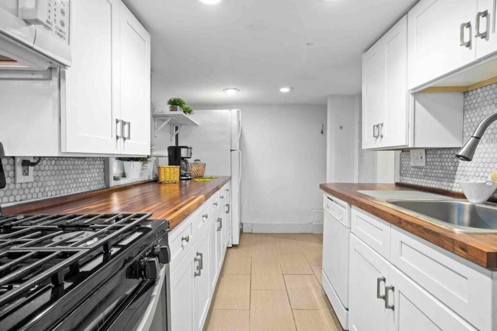 Centrally Located 2 Bedroom Apt Steps Away From Ga Tech Apartment *