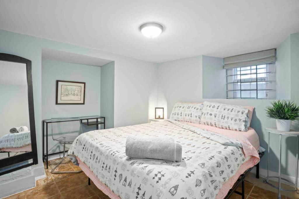 Centrally Located 2 Bedroom Apt Steps Away From Ga Tech Apartment *