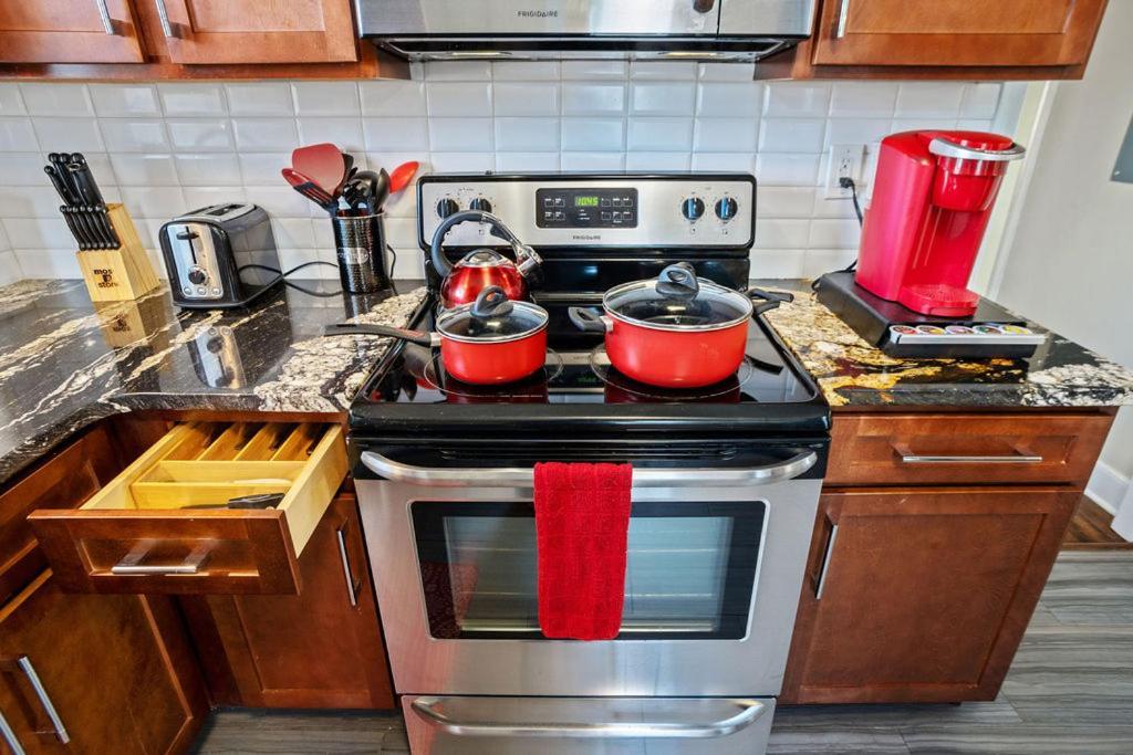 Holiday home King Beds 10 Min To Atl Airport, Grady, Downtown *