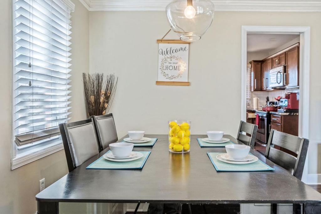 Holiday home King Beds 10 Min To Atl Airport, Grady, Downtown Atlanta