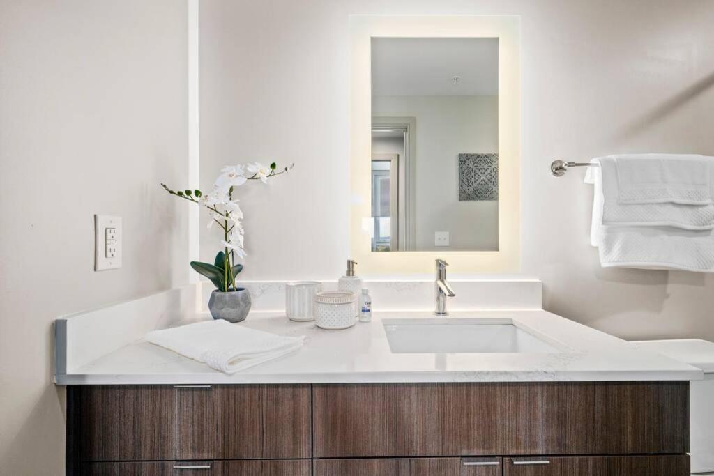 Contemporary Living In Buckhead 2bds/2ba *