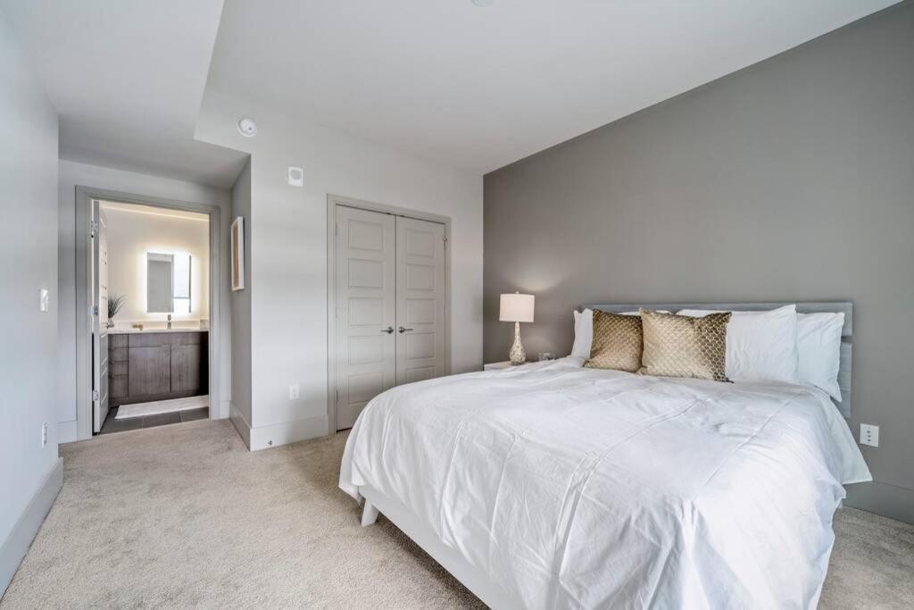 Apartment Contemporary Living In Buckhead 2bds/2ba