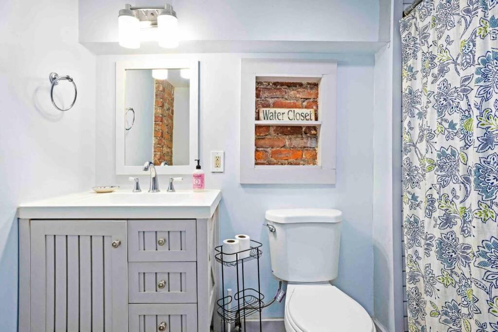 Centrally Located 2 Bedroom Apt Steps Away From Ga Tech Apartment
