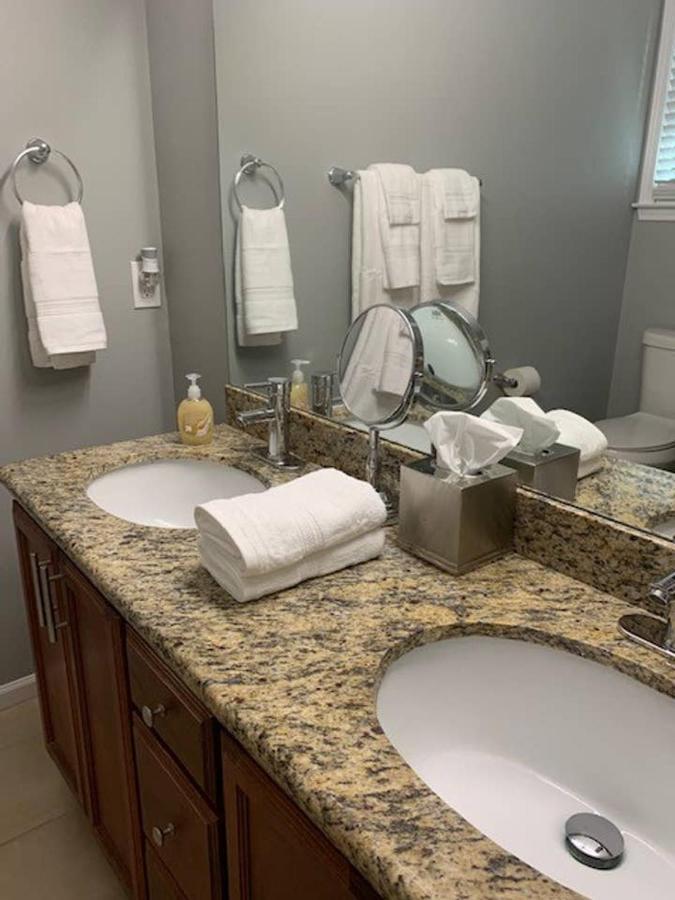 Holiday home Self Checkin - Full Kitchen - Keyless Entry - Smarttvs *