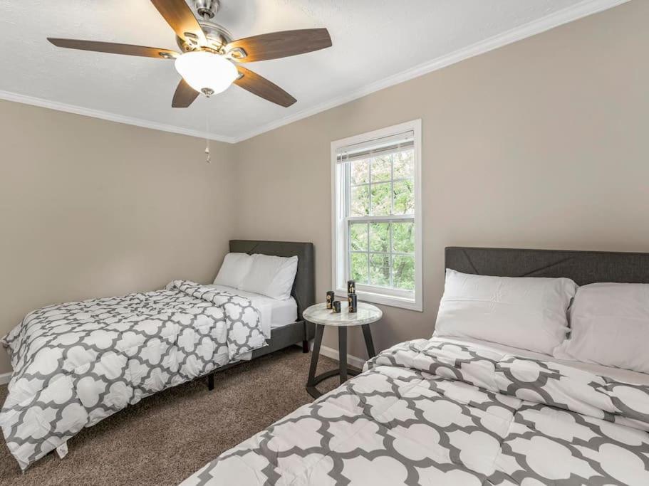 Gorgeous East Village Near Downtown Sleeps 12 5 Bedrooms Coffee Bbq Ac Parking Holiday home Atlanta