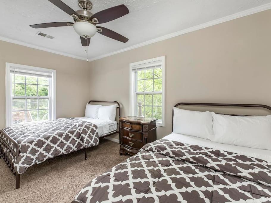 Gorgeous East Village Near Downtown Sleeps 12 5 Bedrooms Coffee Bbq Ac Parking Holiday home *