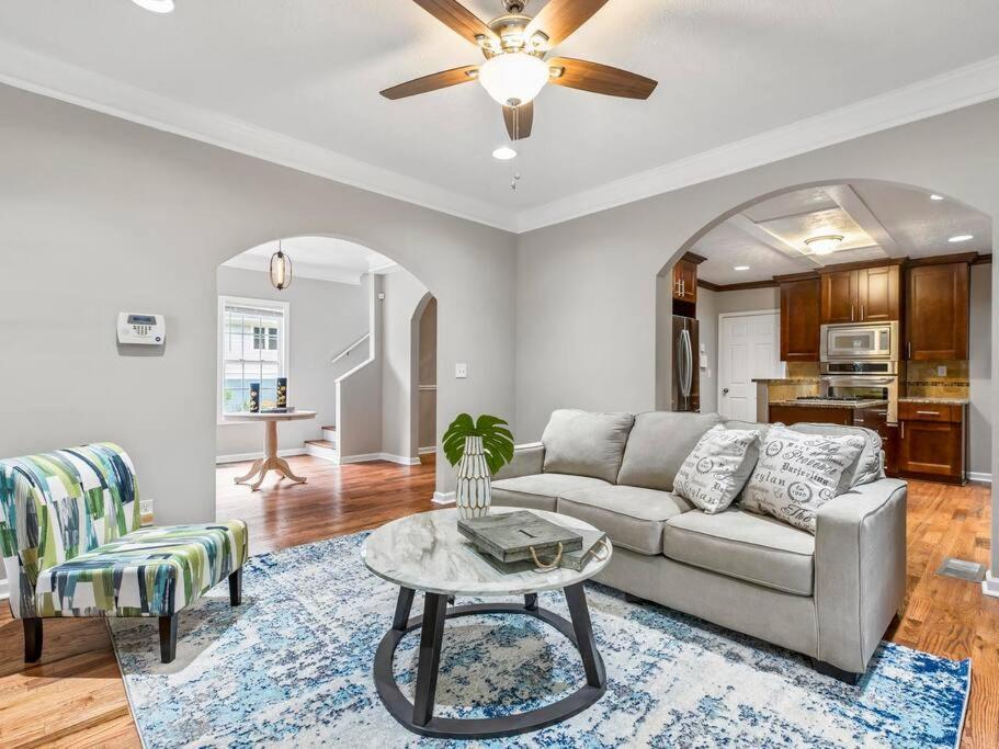 Gorgeous East Village Near Downtown Sleeps 12 5 Bedrooms Coffee Bbq Ac Parking Holiday home