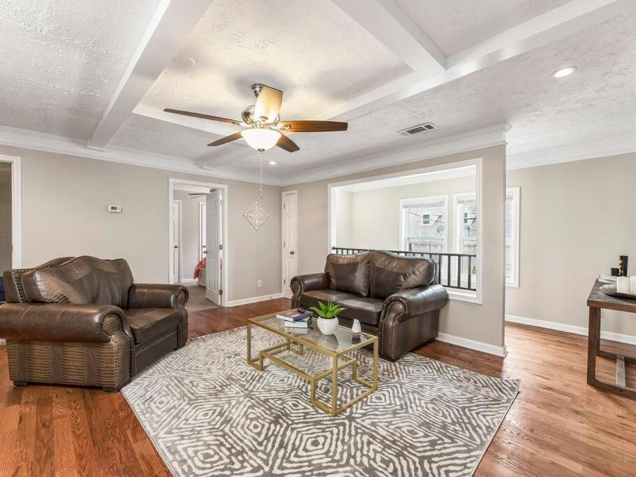 Gorgeous East Village Near Downtown Sleeps 12 5 Bedrooms Coffee Bbq Ac Parking Holiday home