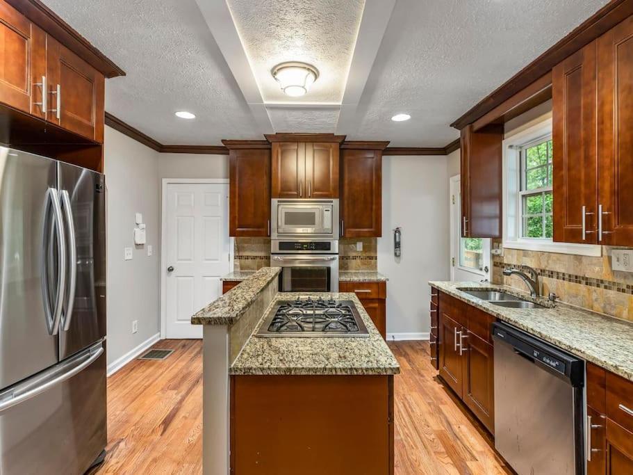 Holiday home Gorgeous East Village Near Downtown Sleeps 12 5 Bedrooms Coffee Bbq Ac Parking Atlanta