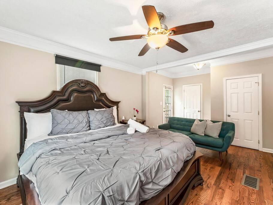 Gorgeous East Village Near Downtown Sleeps 12 5 Bedrooms Coffee Bbq Ac Parking Holiday home Atlanta