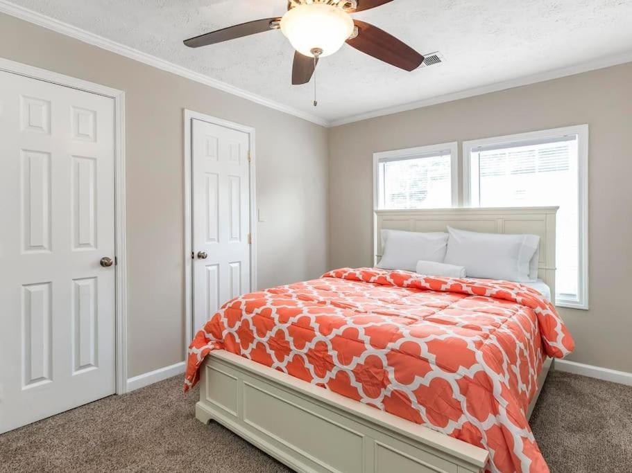 Gorgeous East Village Near Downtown Sleeps 12 5 Bedrooms Coffee Bbq Ac Parking Holiday home