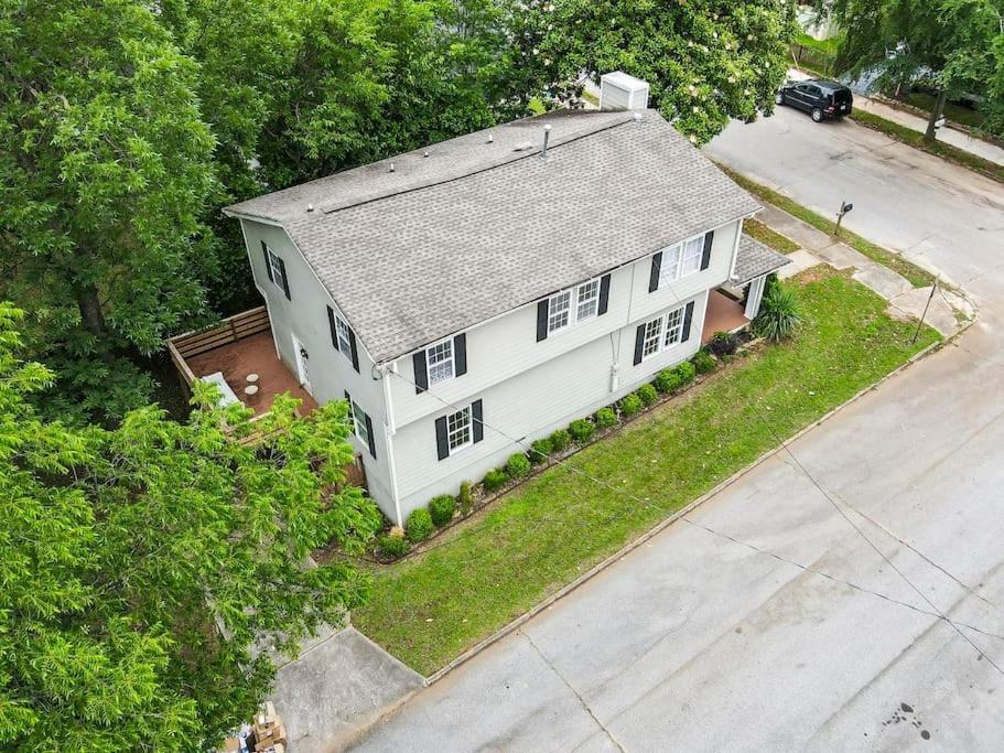 Gorgeous East Village Near Downtown Sleeps 12 5 Bedrooms Coffee Bbq Ac Parking Holiday home Atlanta
