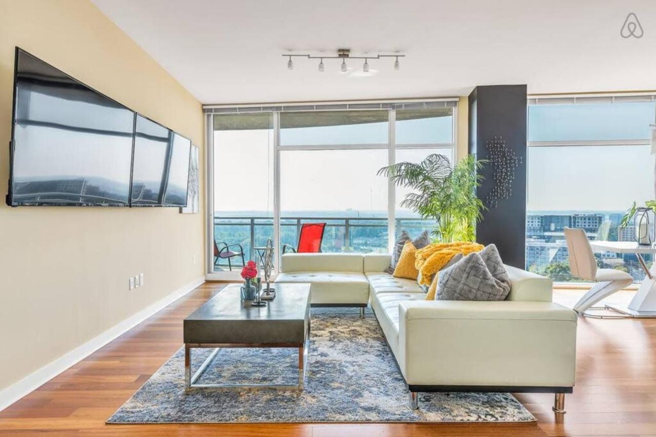 Apartment Exquisite Polished Panoramic Buckhead Penthouse-designed Atlanta