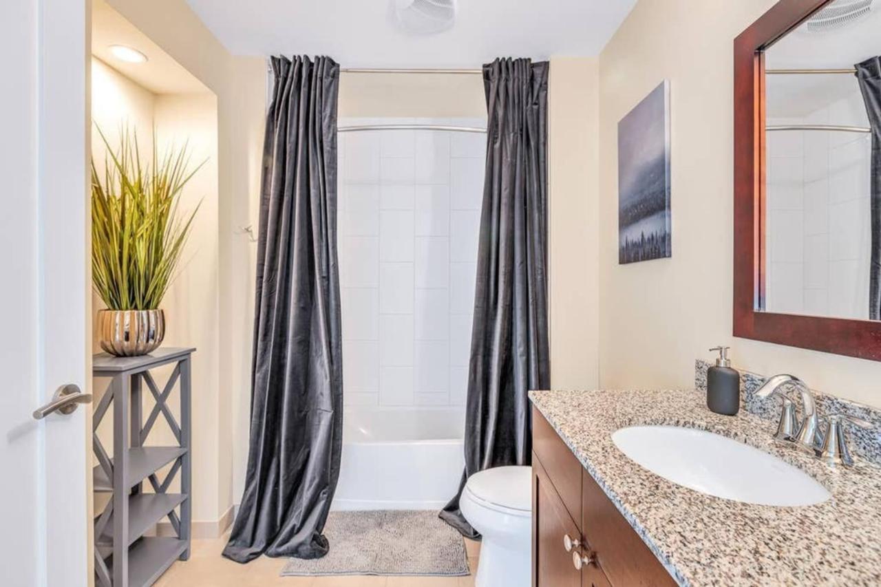 Exquisite Polished Panoramic Buckhead Penthouse-designed Apartment Atlanta