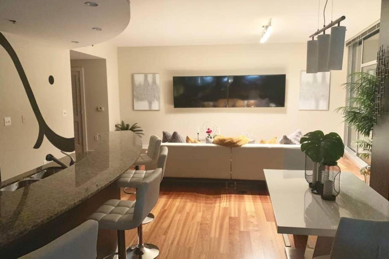 Exquisite Polished Panoramic Buckhead Penthouse-designed Apartment *