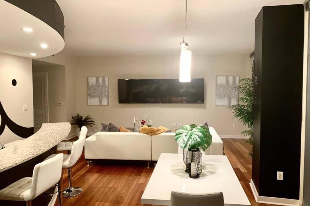 Apartment Exquisite Polished Panoramic Buckhead Penthouse-designed