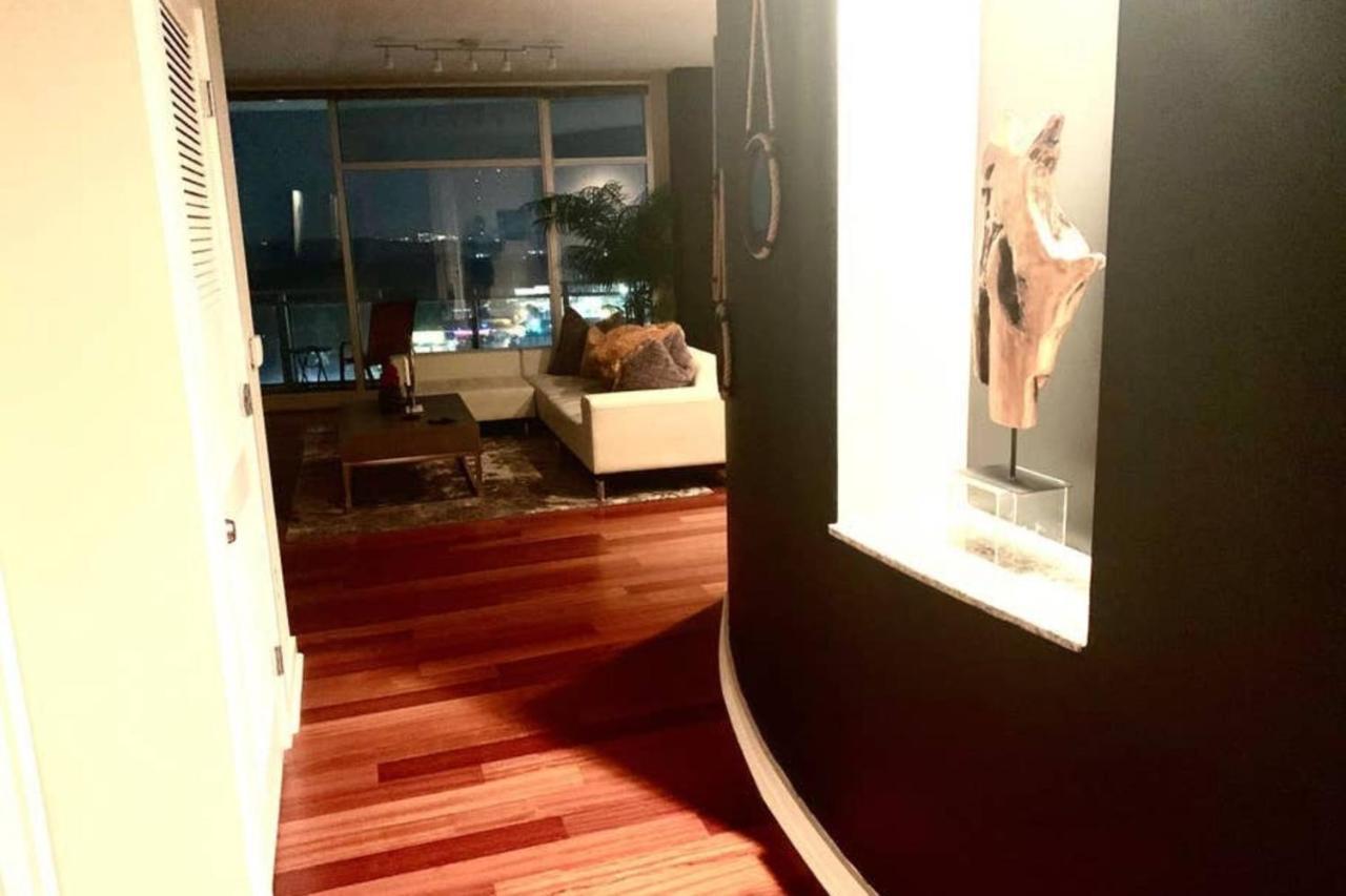 Apartment Exquisite Polished Panoramic Buckhead Penthouse-designed Atlanta