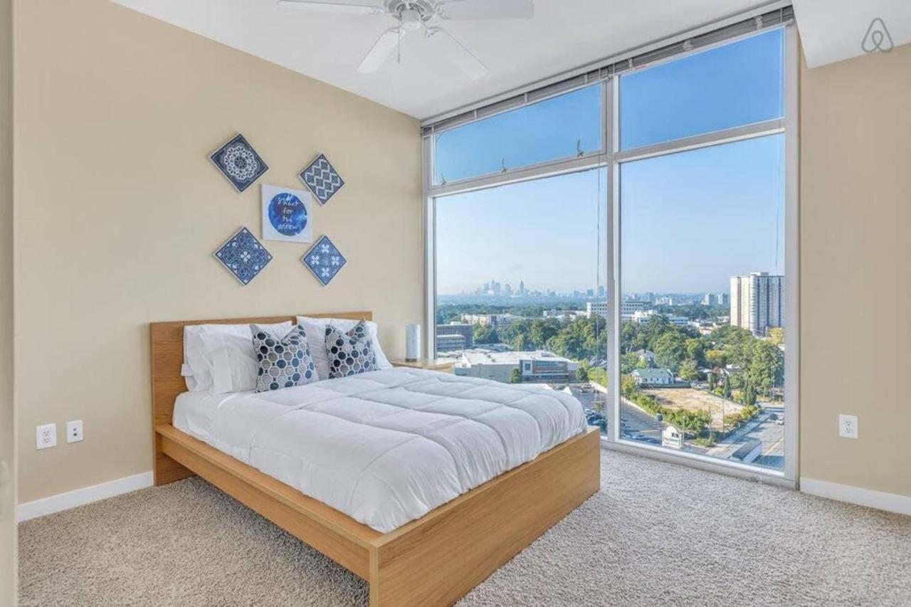 Apartment Exquisite Polished Panoramic Buckhead Penthouse-designed Atlanta