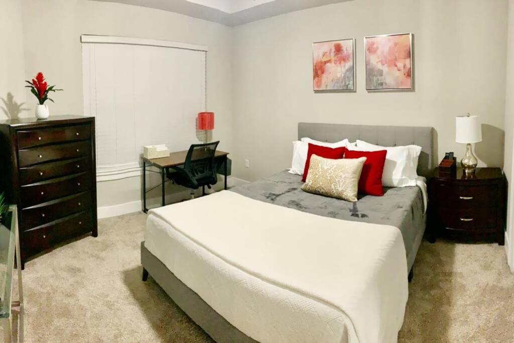 Buckhead Retreat- Spacious 2bd 2ba- Private Balcony, Rooftop-s30 Atlanta