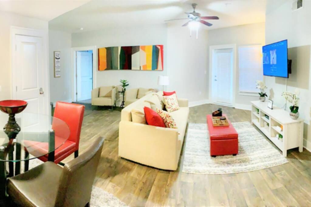 Buckhead Retreat- Spacious 2bd 2ba- Private Balcony, Rooftop-s30 Apartment *