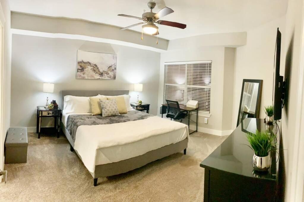 Buckhead Retreat- Spacious 2bd 2ba- Private Balcony, Rooftop-s30 Apartment