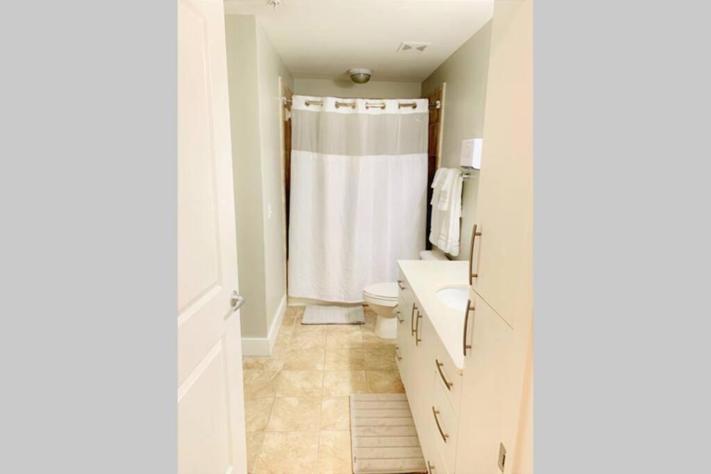 Buckhead Retreat- Spacious 2bd 2ba- Private Balcony, Rooftop-s30 Atlanta