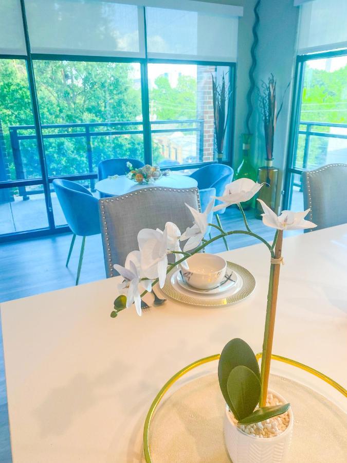 Luxurious Midtown 2bed2bath With Sweeping Skyline Views *