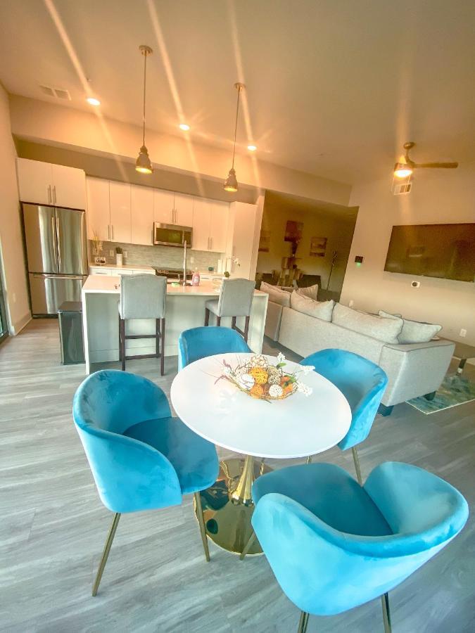 Luxurious Midtown 2bed2bath With Sweeping Skyline Views *