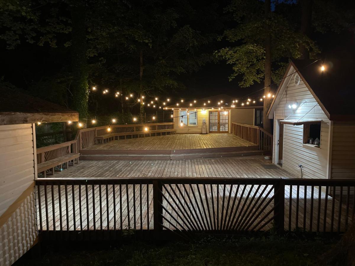 Over 1 Acre Private 3 Bedroom Home 10 Minutes From Buckhead