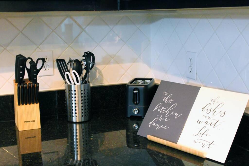 Apartment Entire Apartment-comfy/cozy 2bd2ba Near Perimeter - A Dunwoody Oasis *