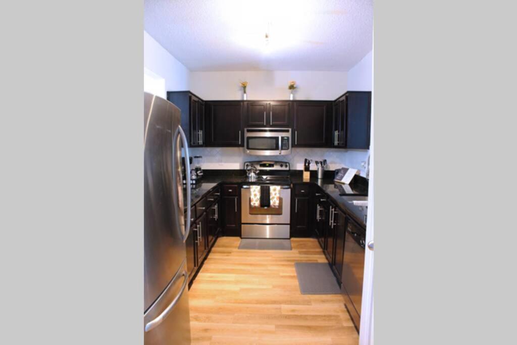 Entire Apartment-comfy/cozy 2bd2ba Near Perimeter - A Dunwoody Oasis Apartment
