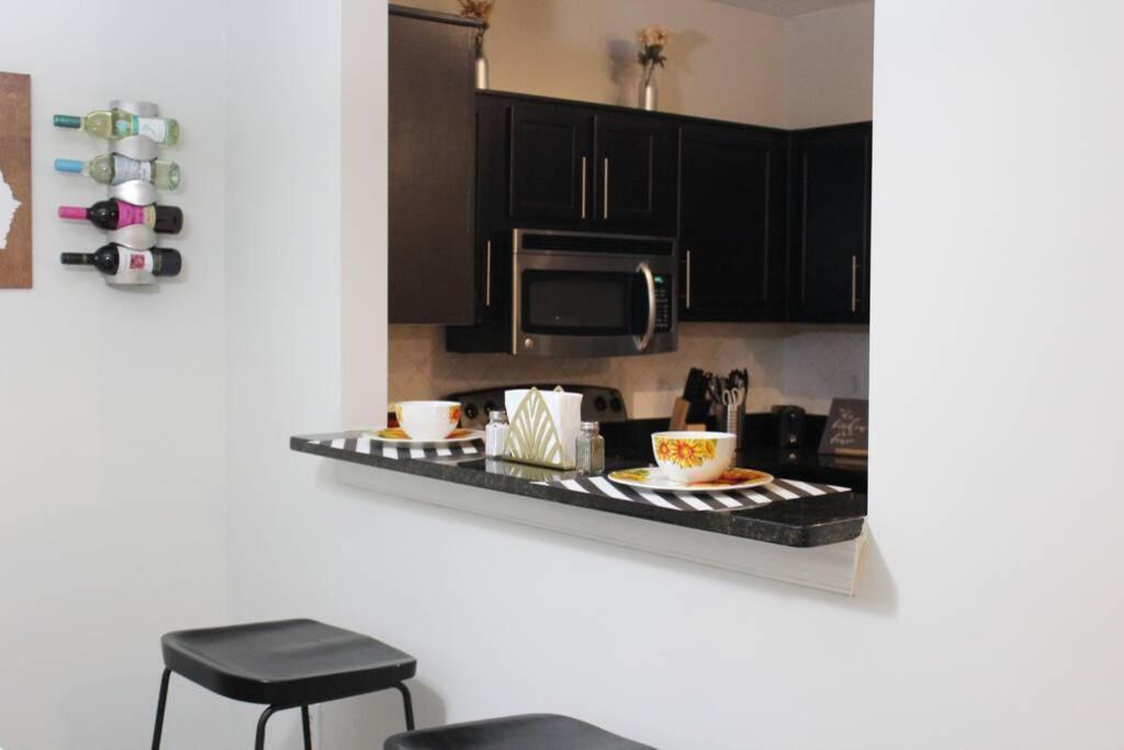 Entire Apartment-comfy/cozy 2bd2ba Near Perimeter - A Dunwoody Oasis * Atlanta