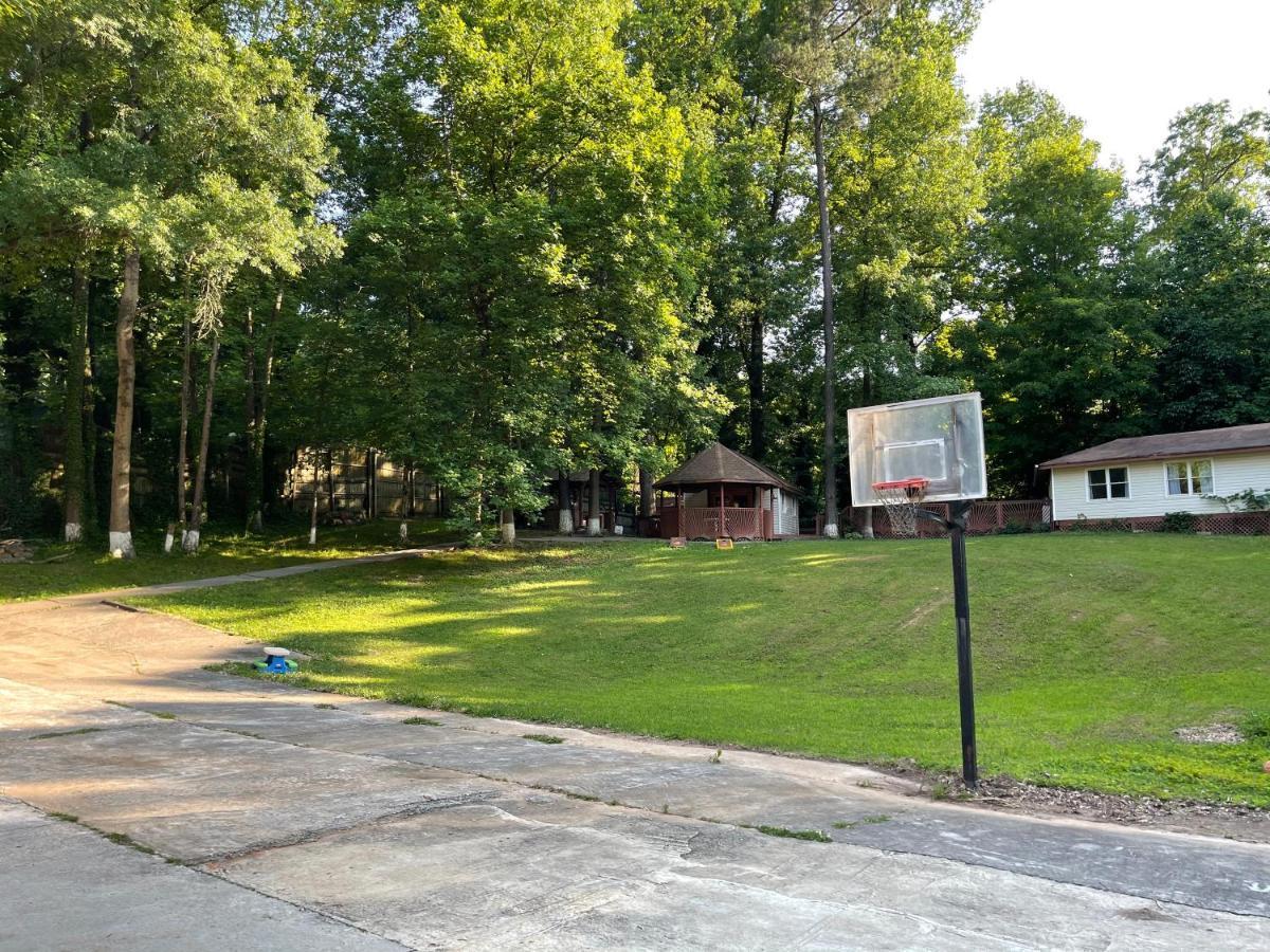 Holiday home Over 1 Acre Private 3 Bedroom Home 10 Minutes From Buckhead
