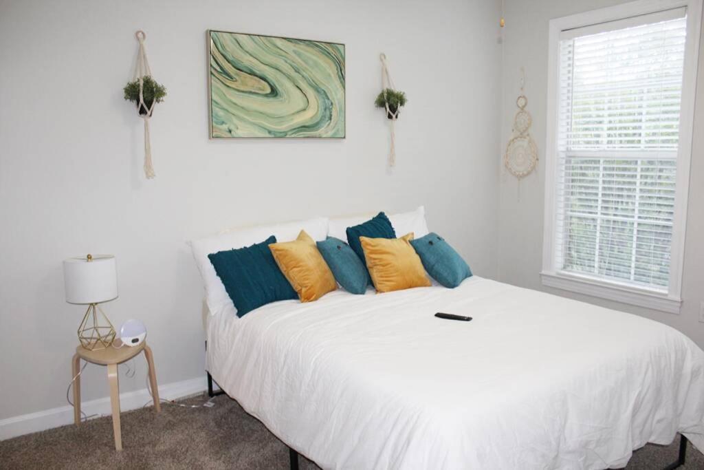 Entire Apartment-comfy/cozy 2bd2ba Near Perimeter - A Dunwoody Oasis *