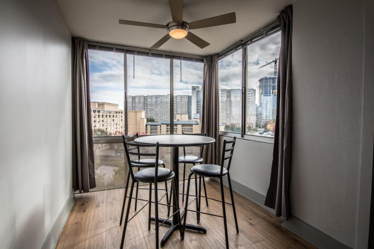 804 Free Parking Modern Downtown Apt, Great Wifi Apartment *
