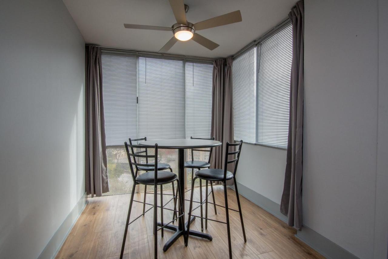 804 Free Parking Modern Downtown Apt, Great Wifi *