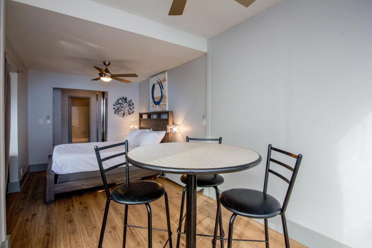 804 Free Parking Modern Downtown Apt, Great Wifi Apartment