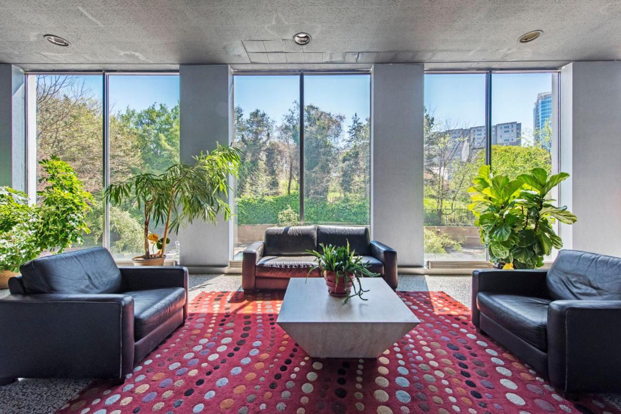 804 Free Parking Modern Downtown Apt, Great Wifi
