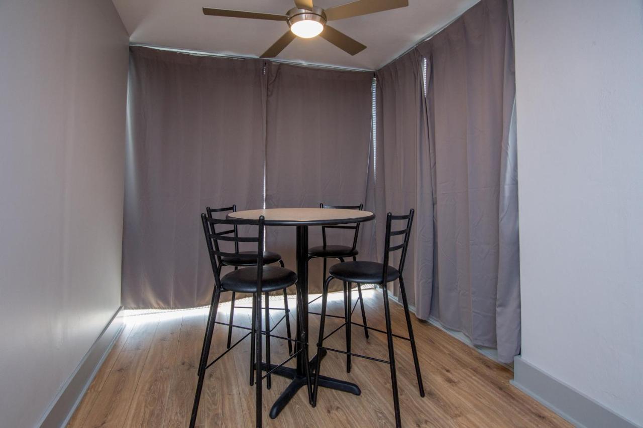 Apartment 804 Free Parking Modern Downtown Apt, Great Wifi *