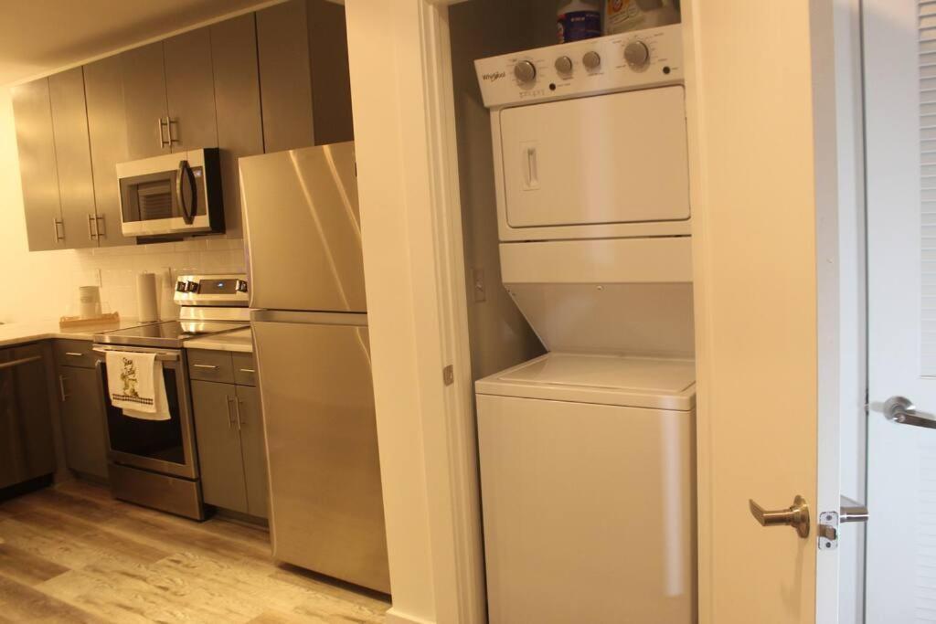 Luxury 1brmapt With Skyline Rooftop Access