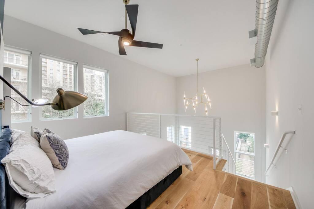 Apartment Opalescence Luster Midtown Penthouse Loft *