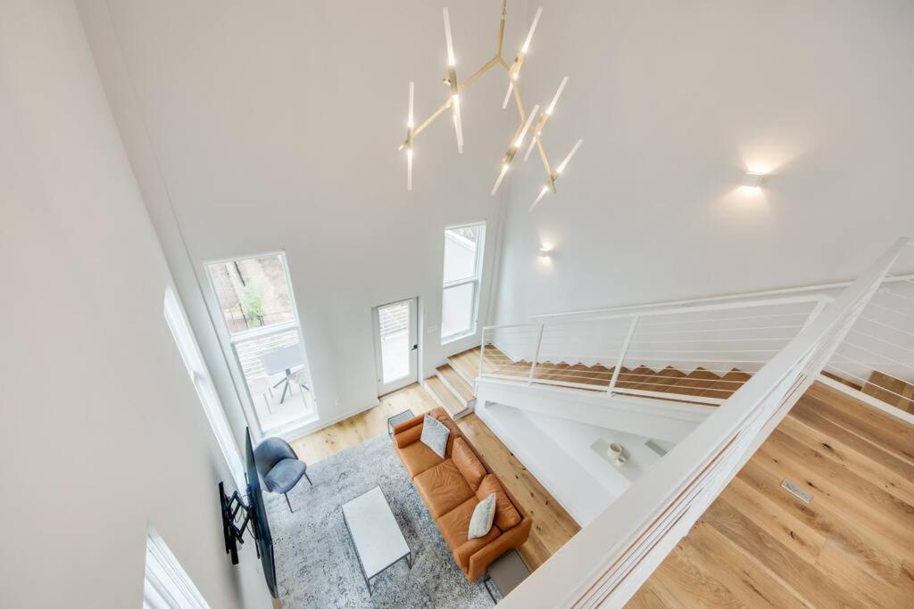 Opalescence Luster Midtown Penthouse Loft Apartment *