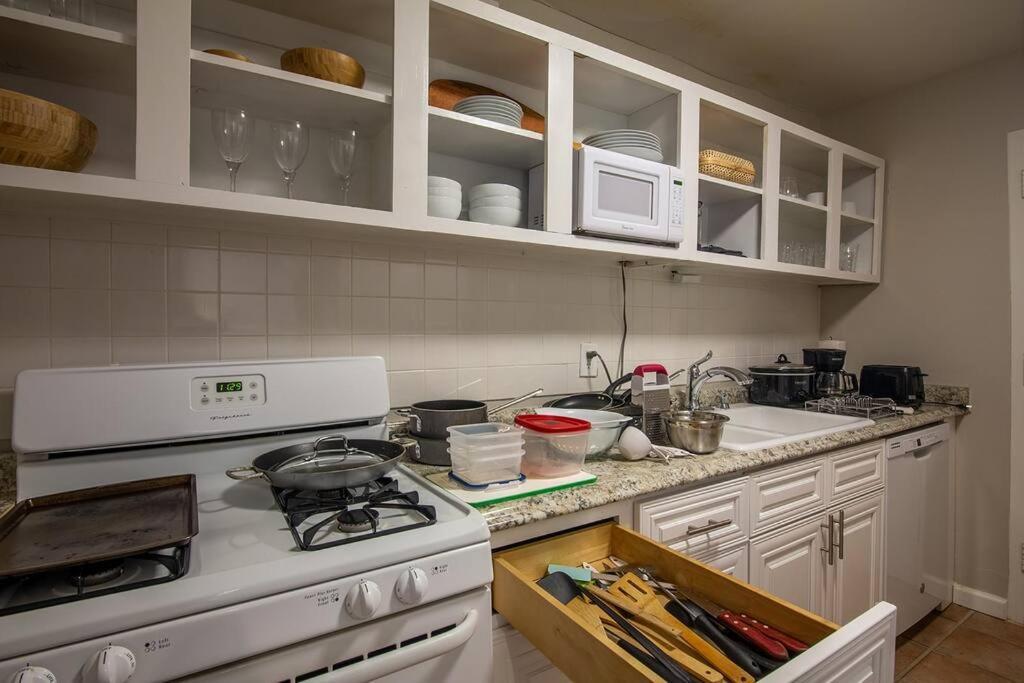 1001 Free Parking, 2 Bd, Modern Dtw, Great Wifi Apartment