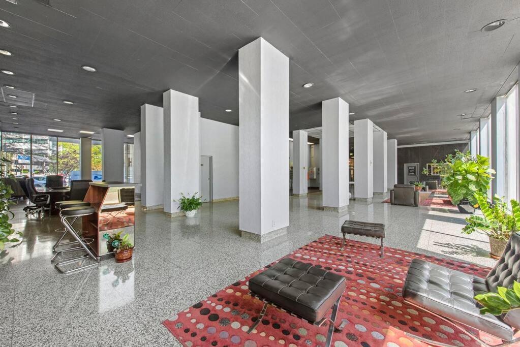 Apartment 1001 Free Parking, 2 Bd, Modern Dtw, Great Wifi *